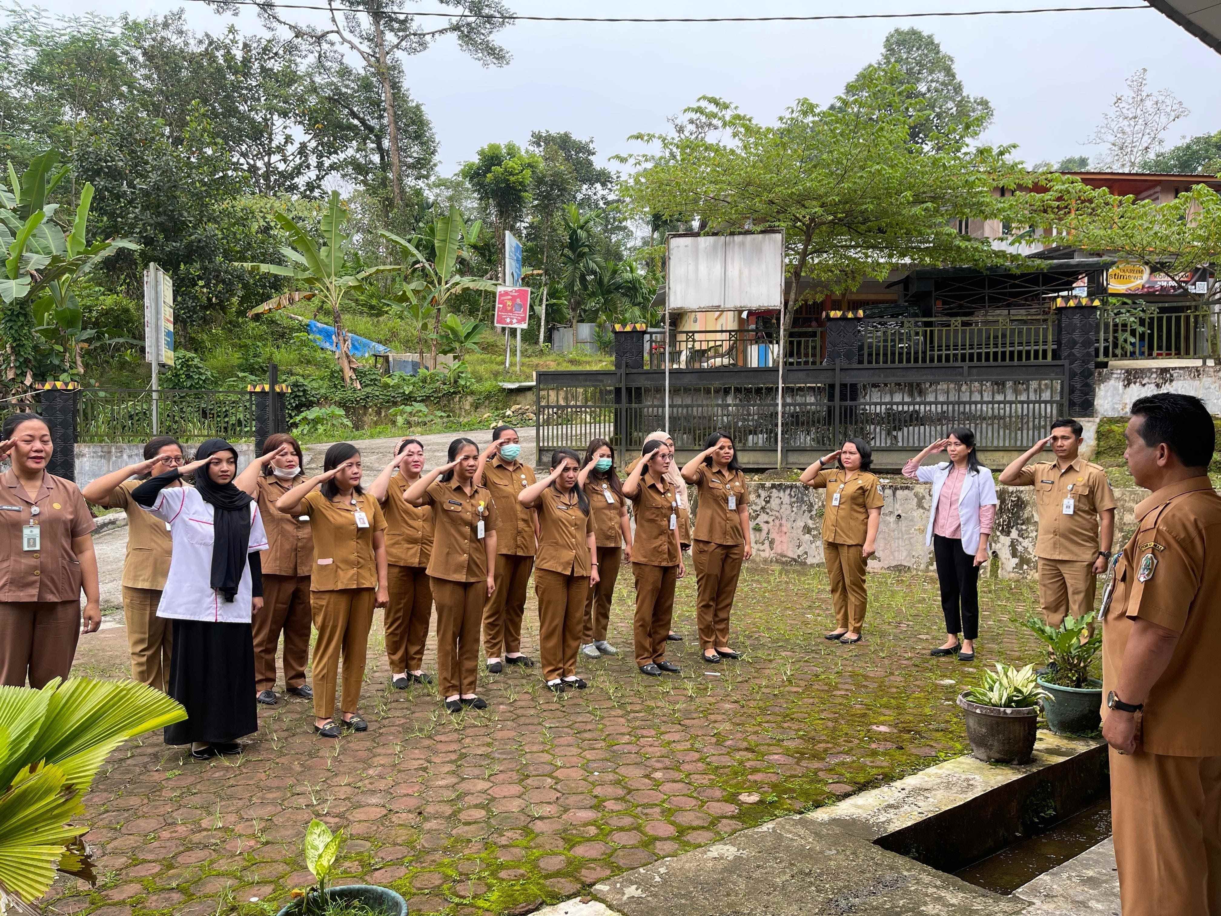 Pelaksanaan apel pagi di UPTD Puskesmas Botomuzoi(Senin, 02 Oktober 2023 )